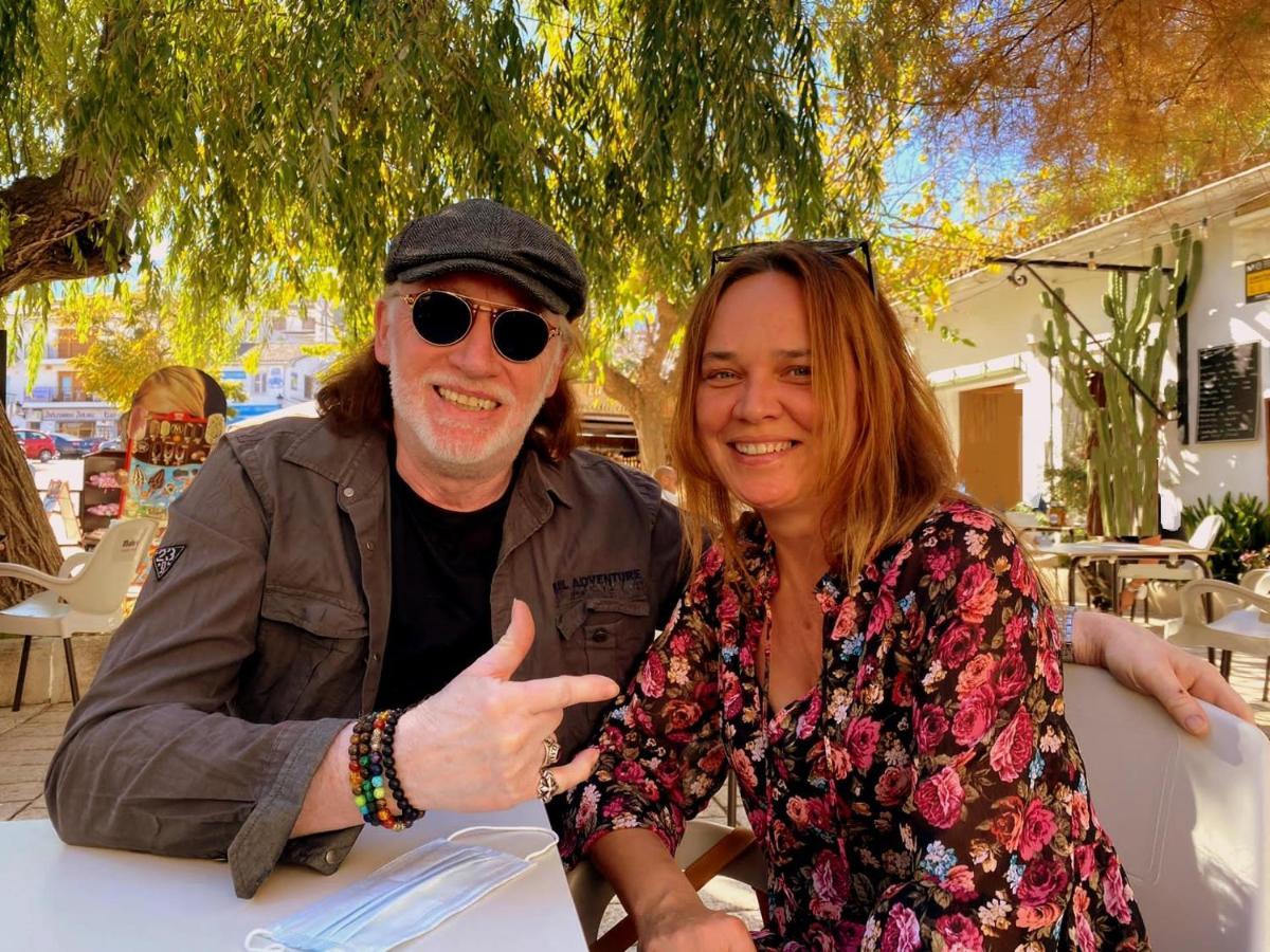 Los Amigos De Claude & Joanna Ontinyent Dış mekan fotoğraf