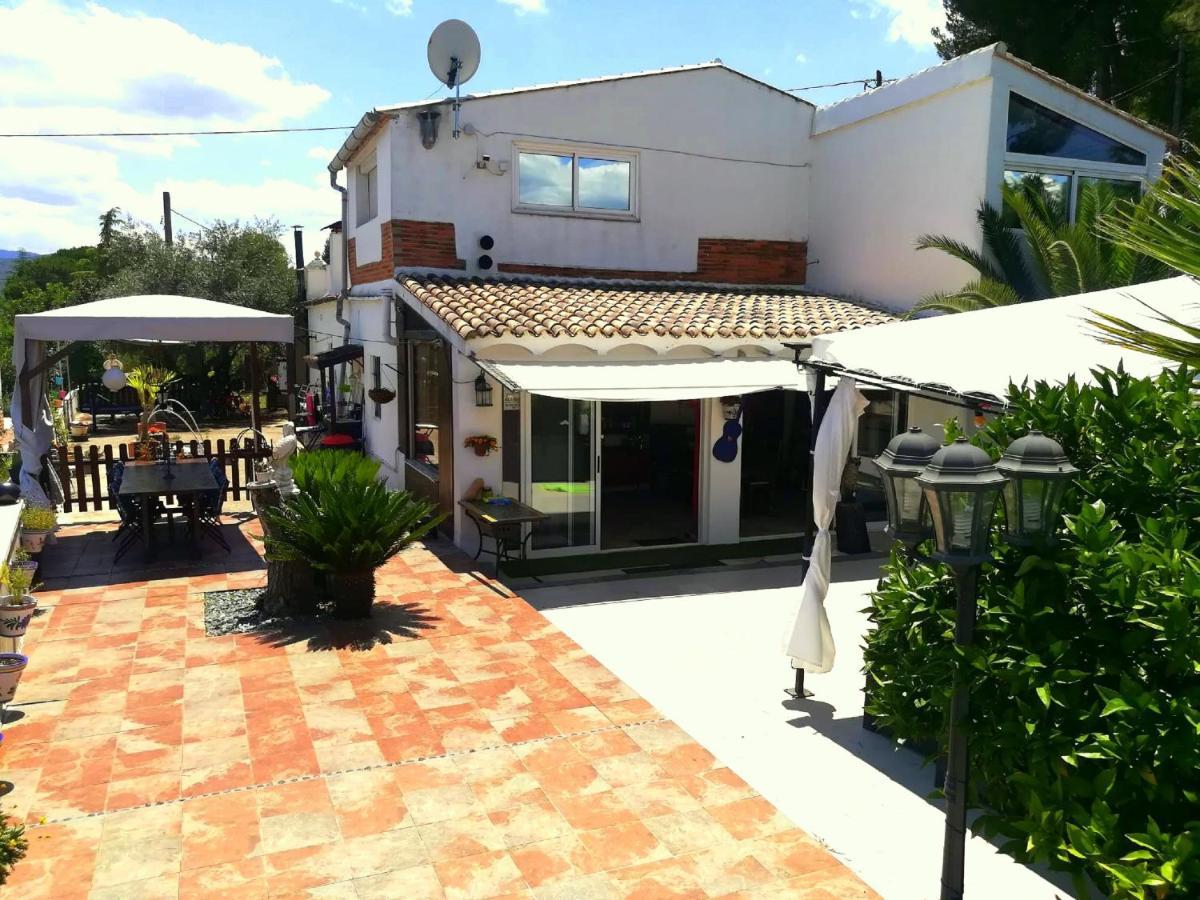 Los Amigos De Claude & Joanna Ontinyent Dış mekan fotoğraf