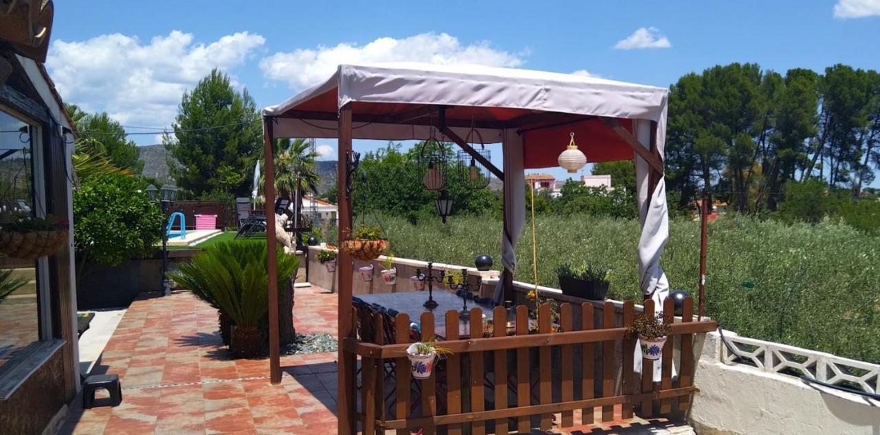 Los Amigos De Claude & Joanna Ontinyent Dış mekan fotoğraf